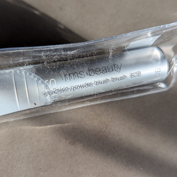 RMS Beauty Skin2Skin Powder Blush Brush - Picture 5 of 14